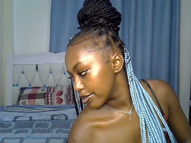 Petitedolliey live cam on BongaCams