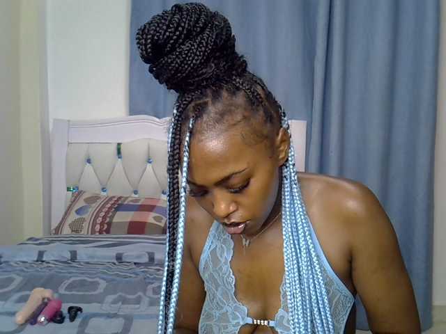 Petitedolliey live cam on BongaCams