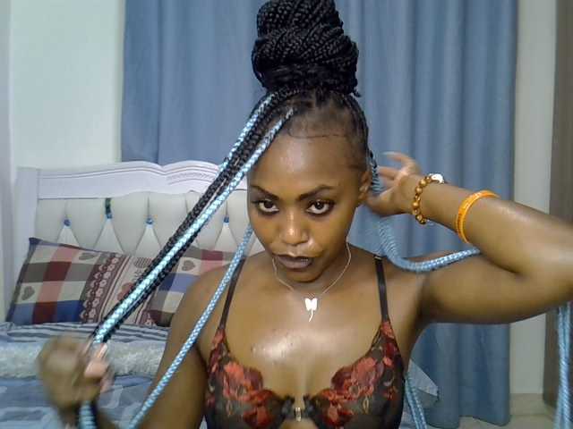 Petitedolliey live cam on BongaCams