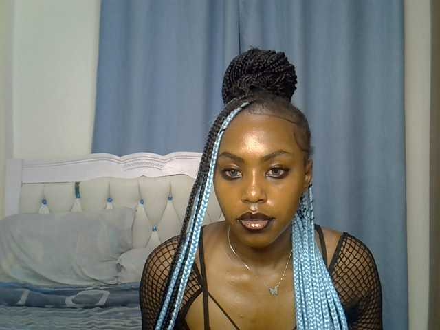 Petitedolliey live cam on BongaCams