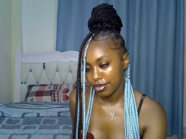 Petitedolliey live cam on BongaCams