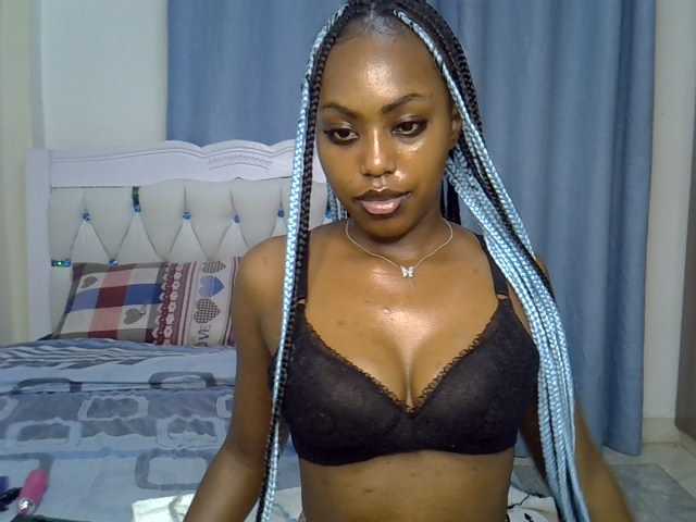 Petitedolliey live cam on BongaCams