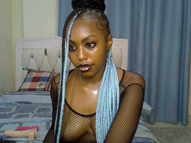 Petitedolliey live cam on BongaCams