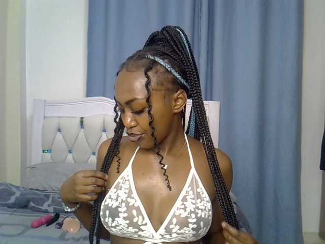 Petitedolliey live cam on BongaCams