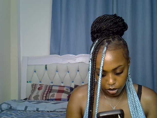 Petitedolliey live cam on BongaCams