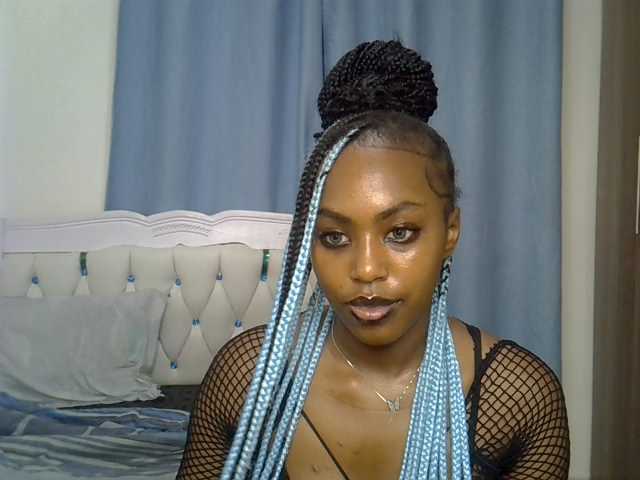 Petitedolliey live cam on BongaCams
