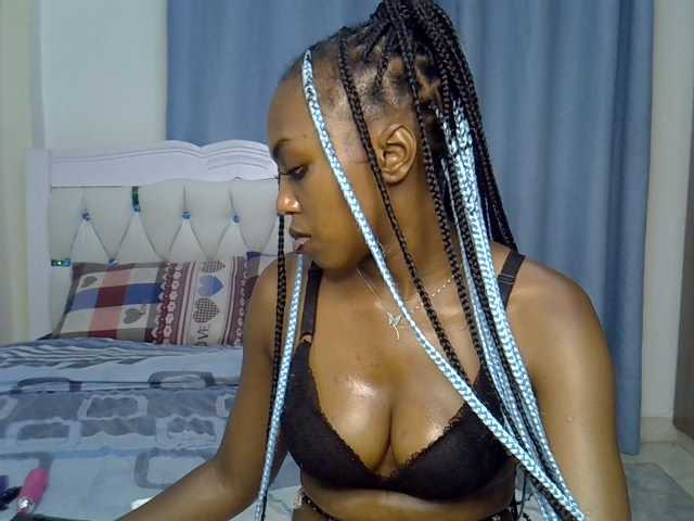 Petitedolliey live cam on BongaCams