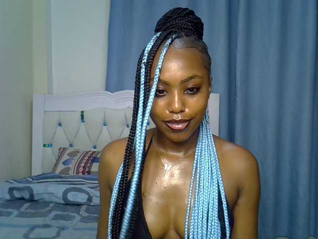 Petitedolliey live cam on BongaCams