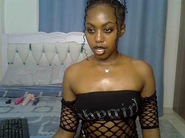 Petitedolliey — live female cam