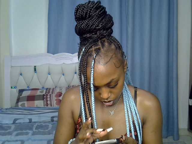 Petitedolliey live cam on BongaCams
