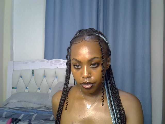 Petitedolliey live cam on BongaCams