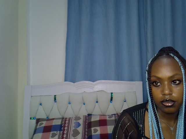 Petitedolliey live cam on BongaCams