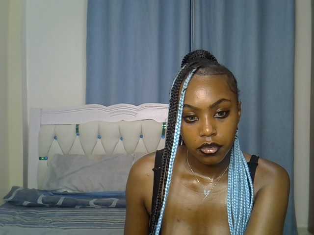 Petitedolliey live cam on BongaCams