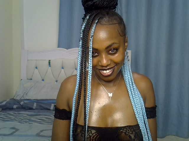 Petitedolliey live cam on BongaCams