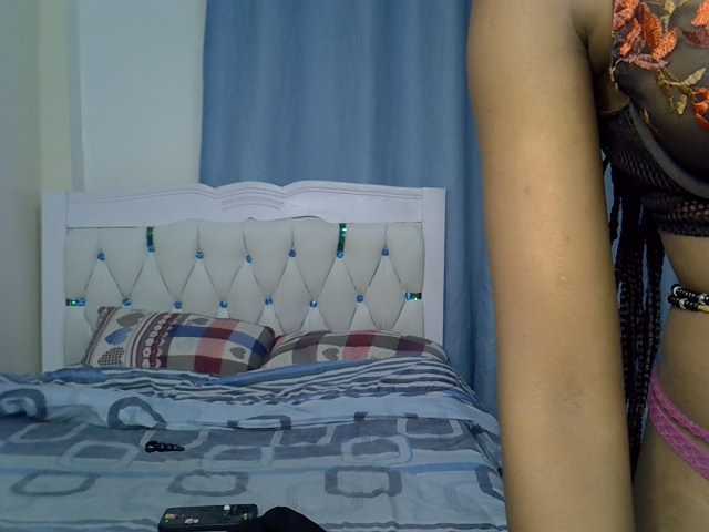 Petitedolliey live cam on BongaCams