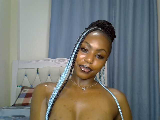 Petitedolliey live cam on BongaCams