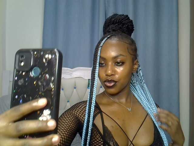Petitedolliey live cam on BongaCams