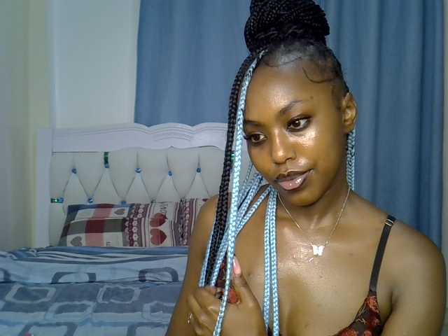 Petitedolliey live cam on BongaCams
