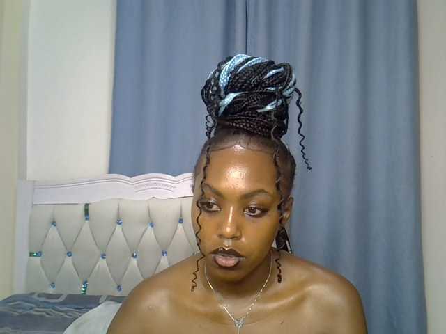 Petitedolliey live cam on BongaCams