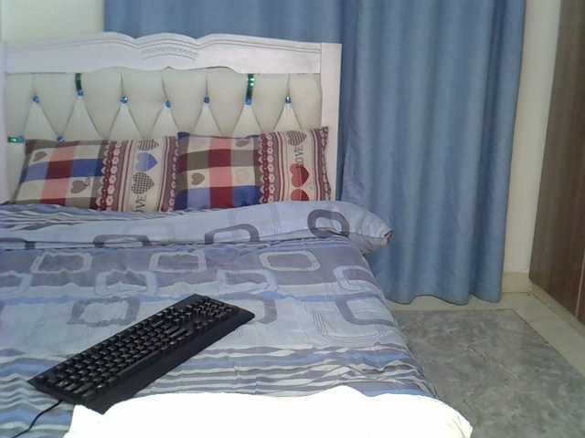 Petitedolliey live cam on BongaCams