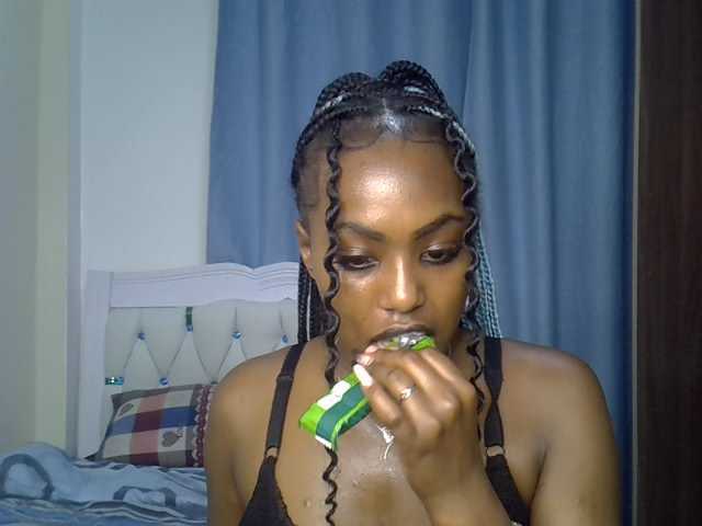 Petitedolliey live cam on BongaCams