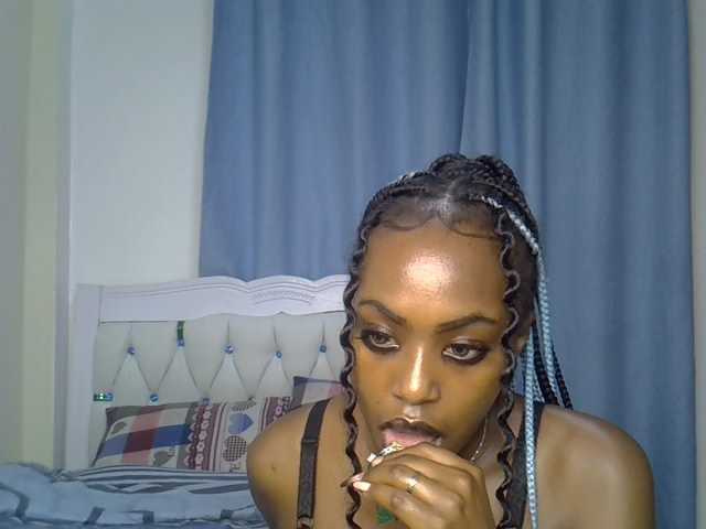 Petitedolliey live cam on BongaCams