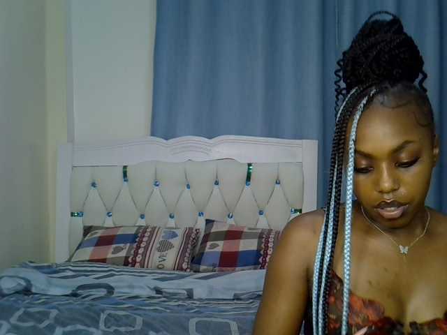 Petitedolliey live cam on BongaCams