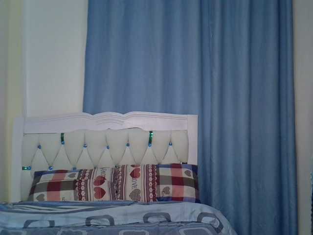 Petitedolliey live cam on BongaCams