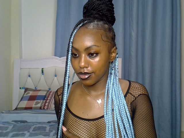 Petitedolliey live cam on BongaCams