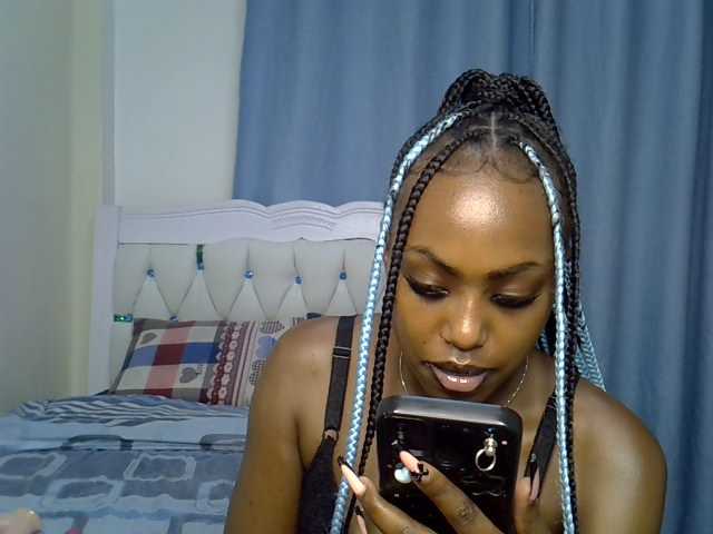 Petitedolliey live cam on BongaCams