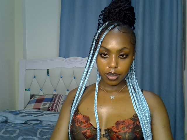 Petitedolliey live cam on BongaCams