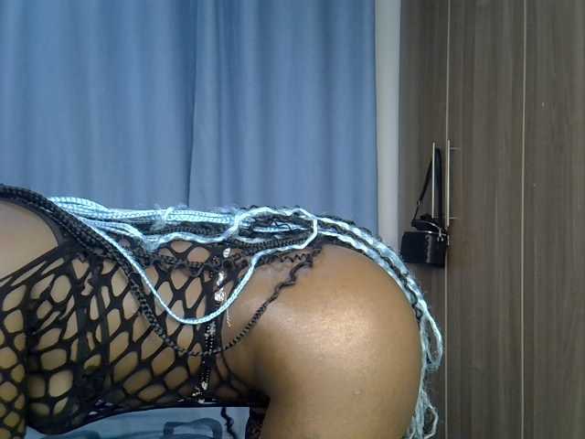 Petitedolliey live cam preview