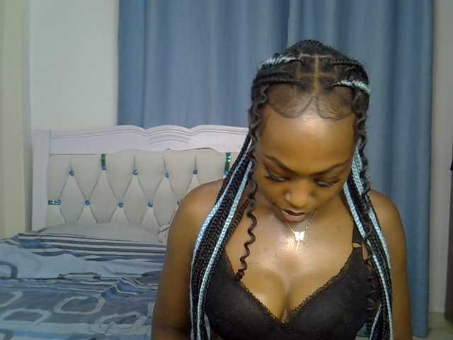 Petitedolliey live cam on BongaCams