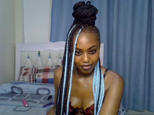 Petitedolliey live cam on BongaCams