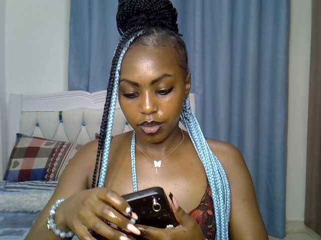 Petitedolliey live cam on BongaCams