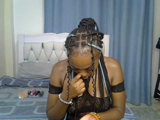 Petitedolliey live cam on BongaCams