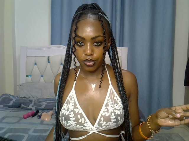 Petitedolliey live cam on BongaCams