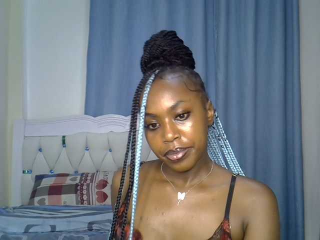 Petitedolliey live cam on BongaCams