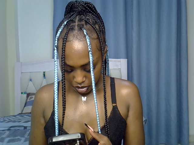 Petitedolliey live cam on BongaCams