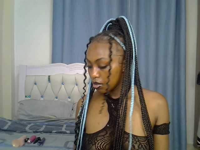 Petitedolliey live cam on BongaCams
