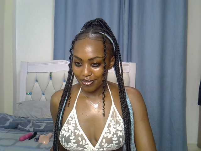 Petitedolliey live cam on BongaCams