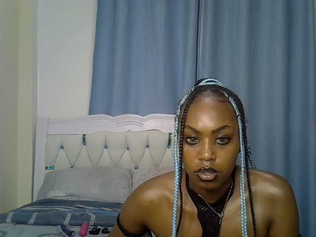 Petitedolliey live cam on BongaCams