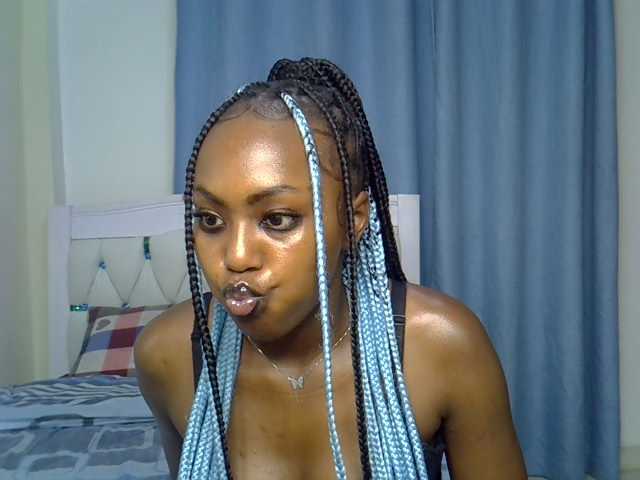 Petitedolliey live cam on BongaCams