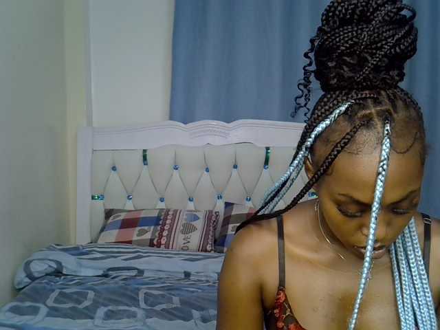 Petitedolliey live cam on BongaCams