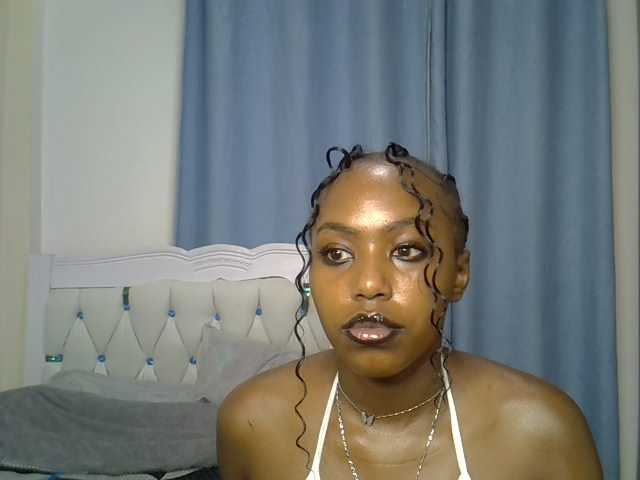 Petitedolliey live cam on BongaCams