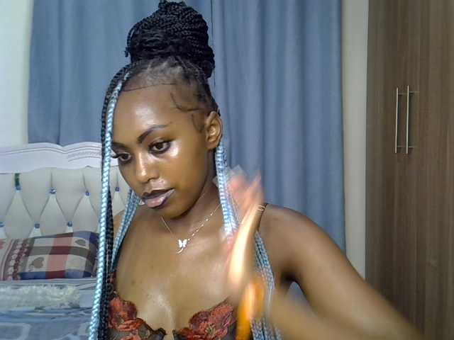 Petitedolliey live cam on BongaCams