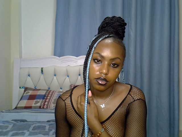Petitedolliey live cam on BongaCams