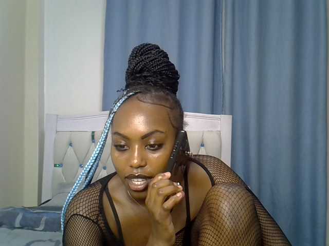 Petitedolliey live cam on BongaCams