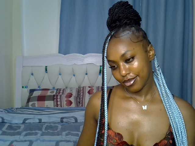Petitedolliey live cam on BongaCams