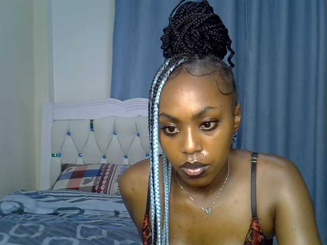 Petitedolliey live cam on BongaCams